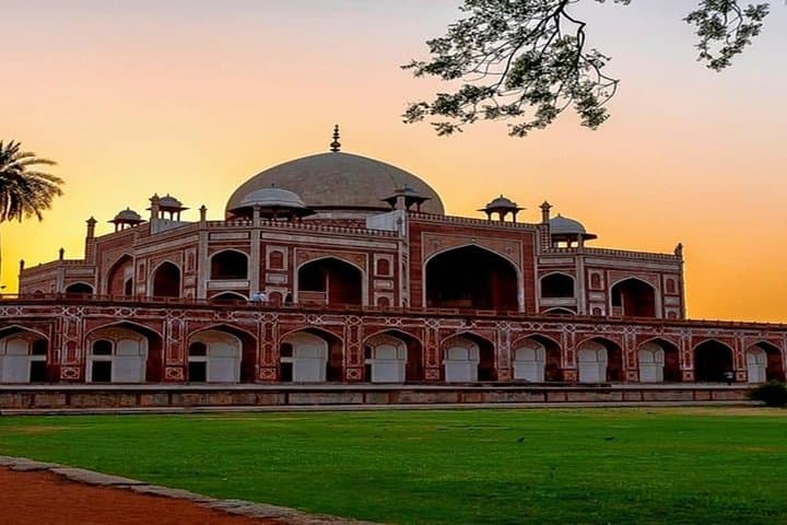 Half-Day Private Delhi City Tour — India Gate, Humayun's Tomb & Agrasen Ki Baoli photo 6