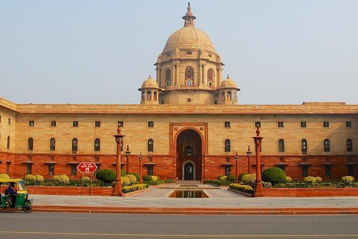 Half-Day Private Delhi City Tour — India Gate, Humayun's Tomb & Agrasen Ki Baoli photo 4