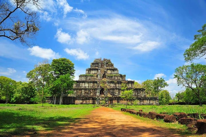 Koh Ker and Beng Mealea: Jungle Pyramid Day Trip from Siem Reap photo 3