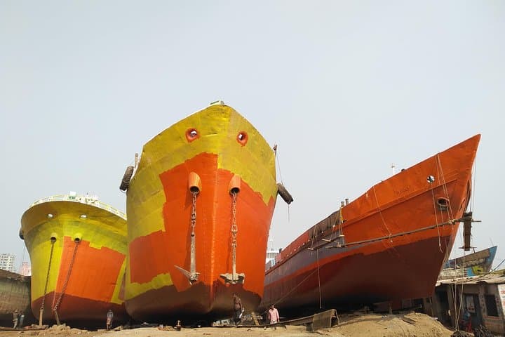 Old Dhaka & Ship Breaking Yard Day Trip — Sadarghat, Lalbagh and Ahsan Manzil photo 4