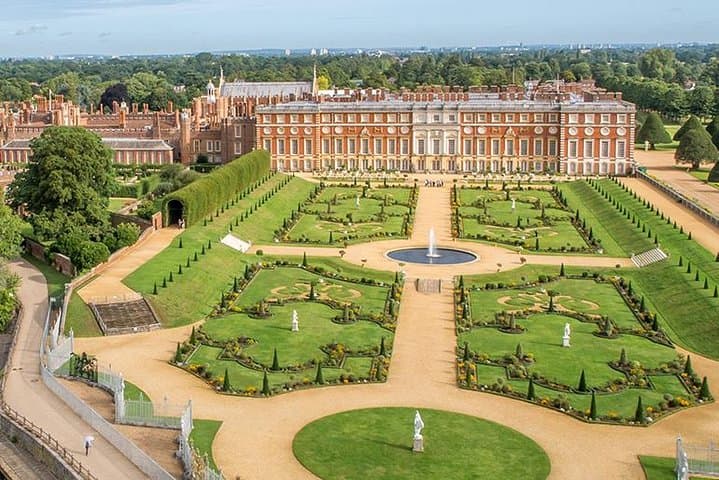 Skip-the-Line Private Transfer to Hampton Court Palace: London Day Trip with Tickets photo 2