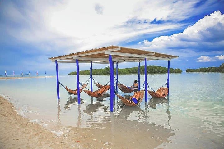 Honda Bay Island Hopping from Puerto Princesa — Luli, Cowrie & Starfish Islands