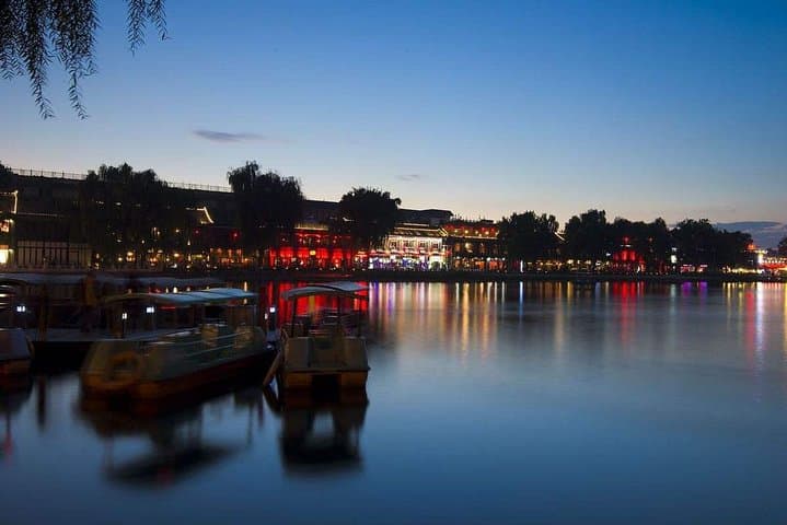 Beijing Hutong Night Tour: Yunnan Dinner & Private Houhai Boat Ride photo 4