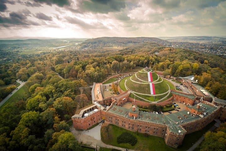 Krakow Mounds Tour: Panoramic Views from Kosciuszko to Krakus