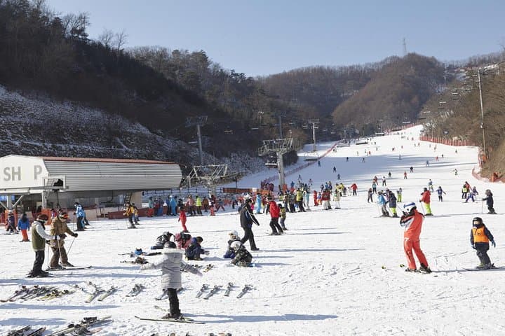 Private Ski Lessons at Elysian Gangchon Resort — Skiing Near Seoul photo 2