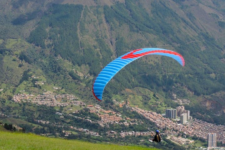 Tandem Paragliding Over Medellín: 15-Minute Flight from San Félix