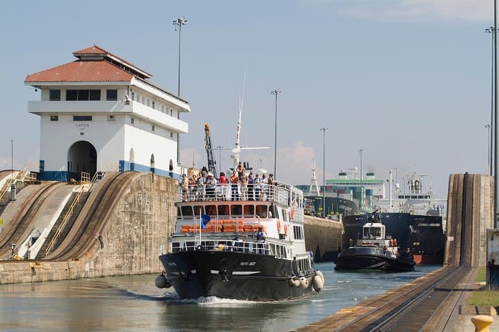 Panama Canal Full Transit: Pacific-to-Atlantic Day Cruise from Panama City