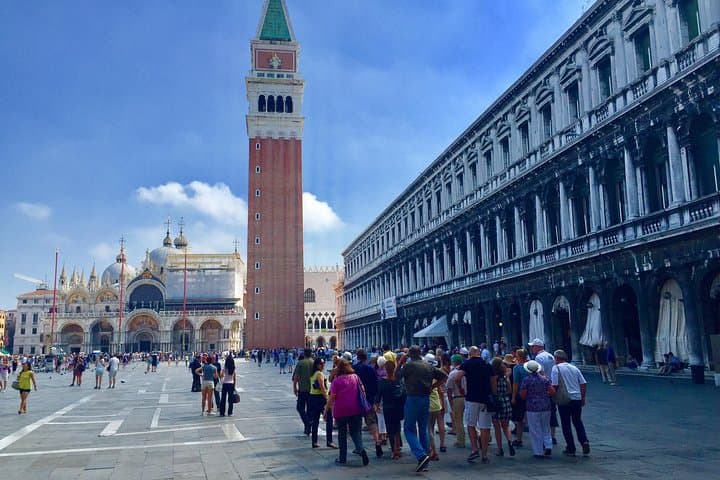 Venice in a Day: Walking Tour, Doge's Palace & Classic Gondola Ride photo 4