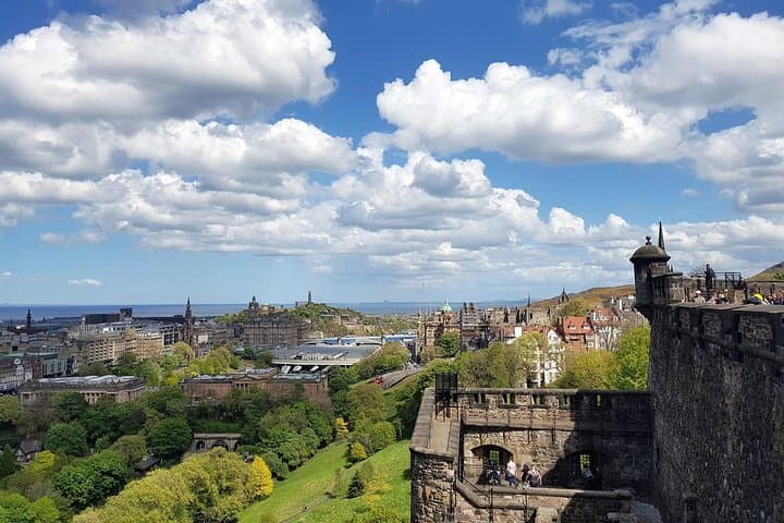 Skip-the-Line Edinburgh Castle Guided Walking Tour — History & Highlights photo 3