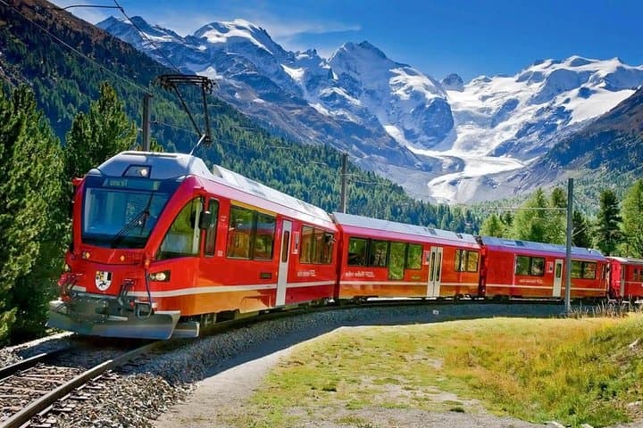 Bernina Red Train & Lake Como Private Day Tour from Milan