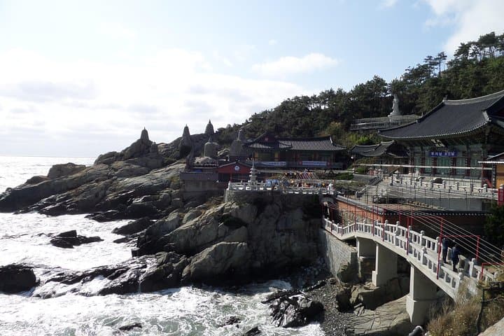 Busan Coastal City Tour: Haedong Yonggungsa, UN Memorial & Lotte Premium Outlet
