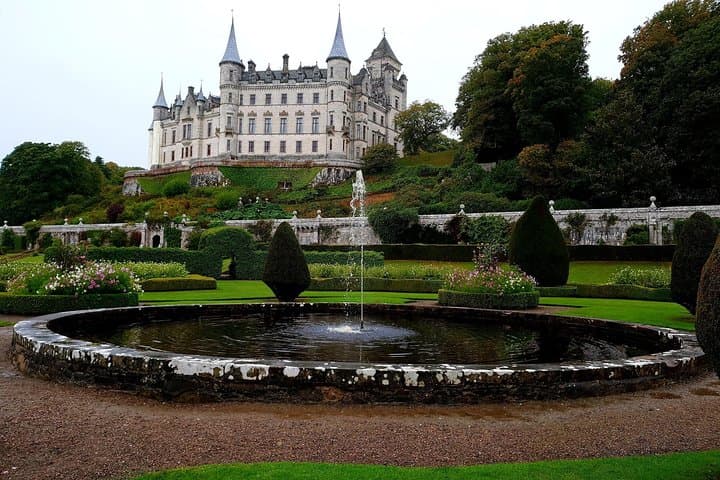 Private Dunrobin Castle Tour from Inverness — Falconry, Gardens & Whisky Tasting