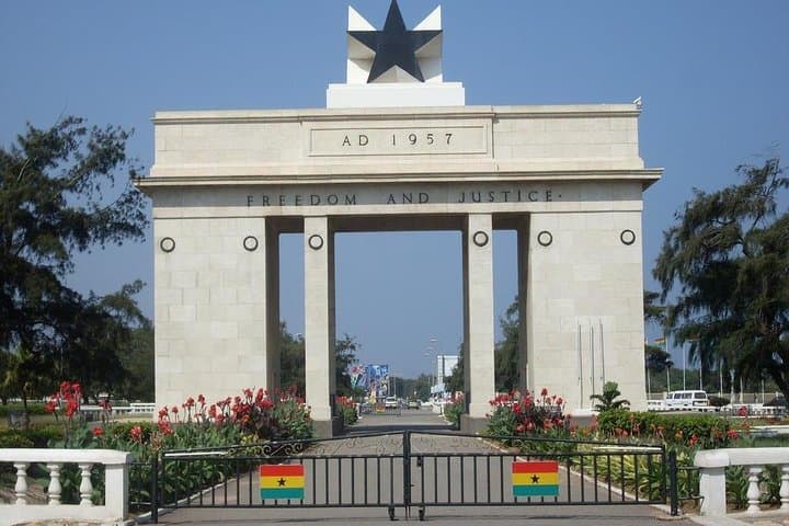Accra City Tour: Markets, Monuments and Jamestown Morning Walk photo 6