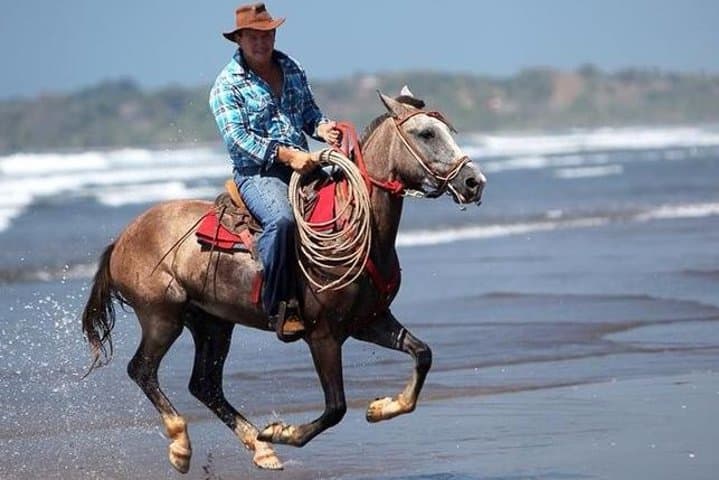 Beach Horseback Ride Near Jaco: 2-Hour Guided Coastal Adventure photo 2