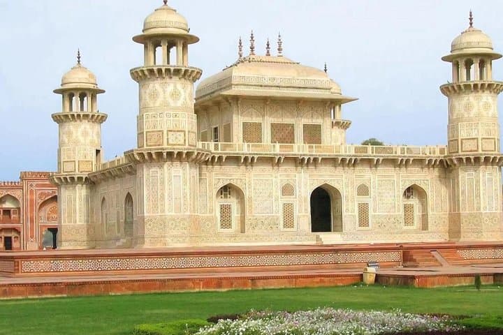 Sunrise at the Taj Mahal: Private Day Tour from Delhi to Agra photo 6
