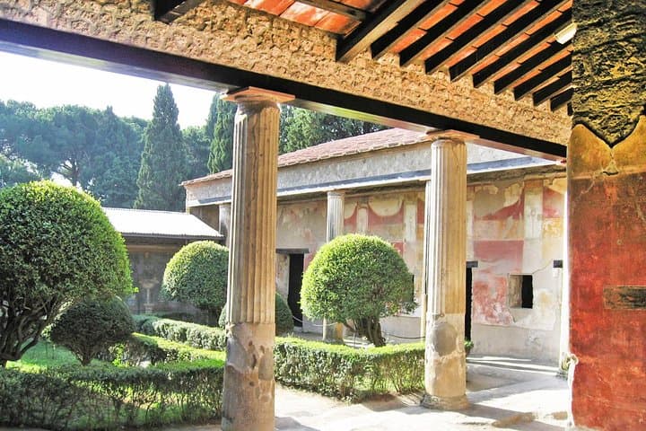 Private Pompeii Tour: Fast-Entrance Tickets & Exclusive Guide to the Ruins photo 3