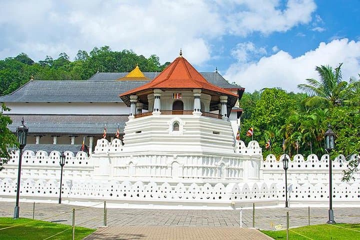 3-Day Cultural & Wildlife Circuit: Colombo to Sigiriya and Kandy photo 2