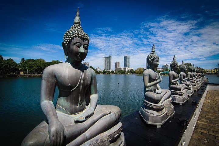 Colombo Private Day Tour: Gangaramaya, Galle Face & Local Lunch photo 2