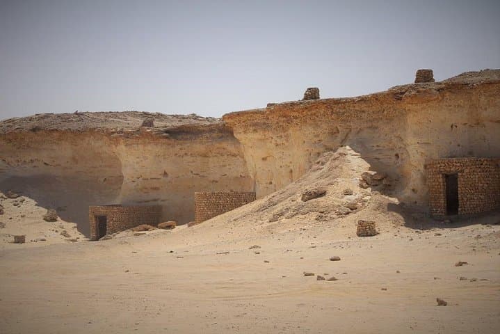 Zekreet West Coast Tour: Richard Serra Sculpture & Mushroom Rock Formation photo 6
