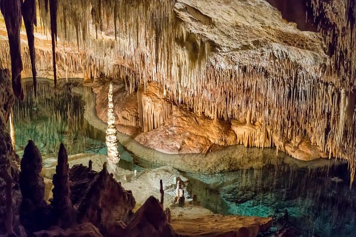 Cayman Crystal Caves & Pedro St James: Day Tour from George Town photo 2