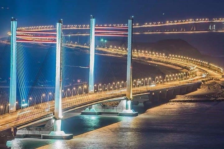 Donghai Bridge & Yangshan Port Private Tour — Sea-Crossing Views and Seafood Feast photo 3