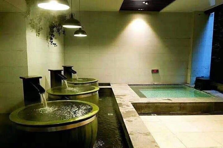Shanghai Layover Guide: Private City Highlights and Hot Spring Recharge photo 5