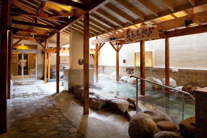 Shanghai Layover Guide: Private City Highlights and Hot Spring Recharge photo 4