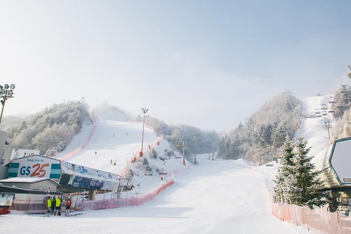 Private Ski Lessons at Elysian Gangchon Resort — Skiing Near Seoul photo 3