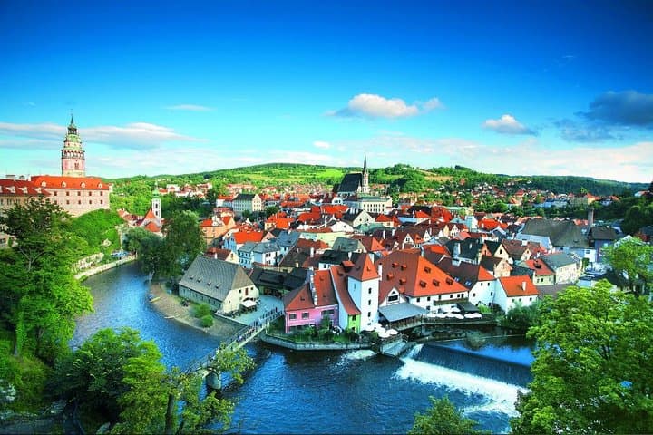 Private Prague to Passau Transfer via Český Krumlov — Guided Stop & Free Time