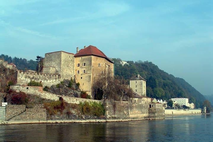 Private Transfer Cesky Krumlov to Passau — Scenic One‑Way Minivan Service