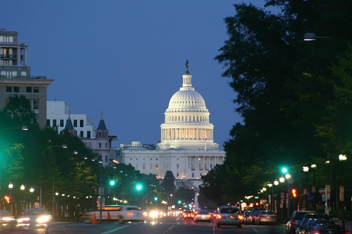 Moonlight Tour of Washington DC: Private 3–4 Hour Van Experience