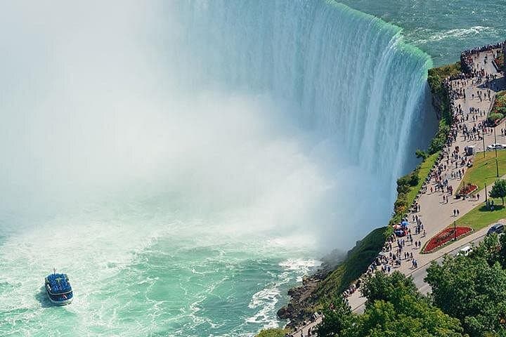 Private Niagara Falls Tour with Niagara City Cruise & Journey Behind the Falls photo 3