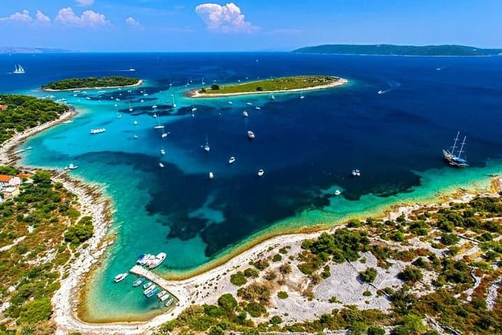 Private Three-Islands Speedboat Tour to Blue Lagoon & Šolta from Trogir