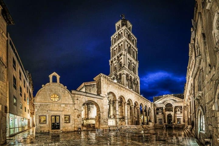 From Zagreb to Plitvice: Private Guided Tour with Transfer to Split