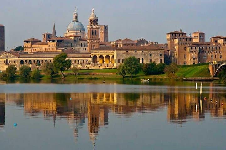 Verona to Mantua and Ferrari City: Private Day Trip with Free Time