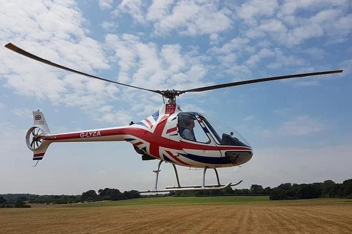 25-Minute Helicopter Discovery Lesson at Redhill Aerodrome