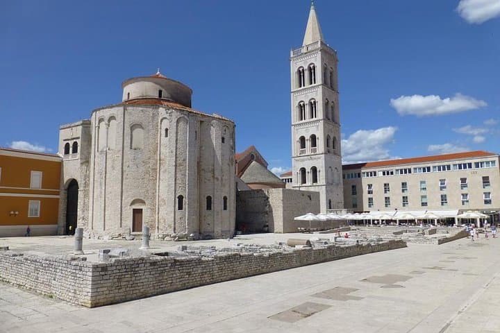 Plitvice Lakes Private Guided Tour from Zagreb to Zadar with Transfer and Guided Walk