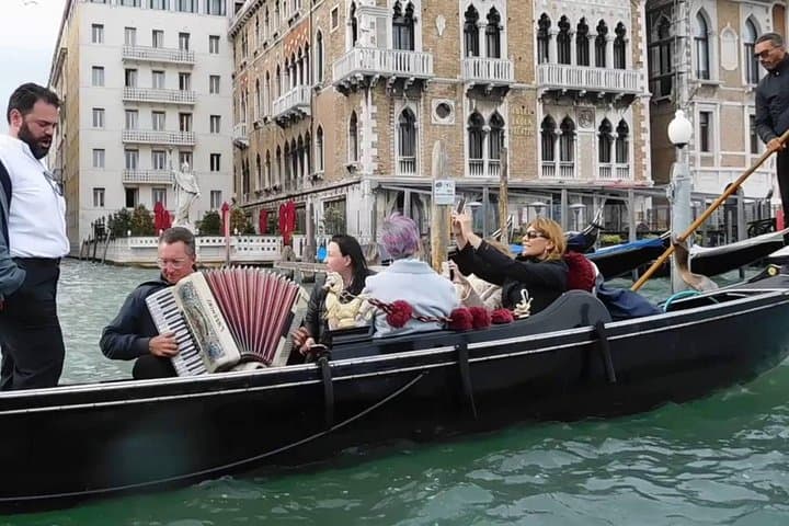 Private Gondola Serenade: 30-Minute Romantic Ride on Venice's Grand Canal photo 1