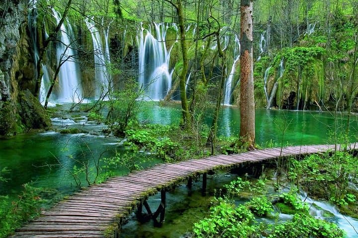 Plitvice Lakes Private Guided Day Trip from Zagreb — Practical Visitor’s Guide photo 2