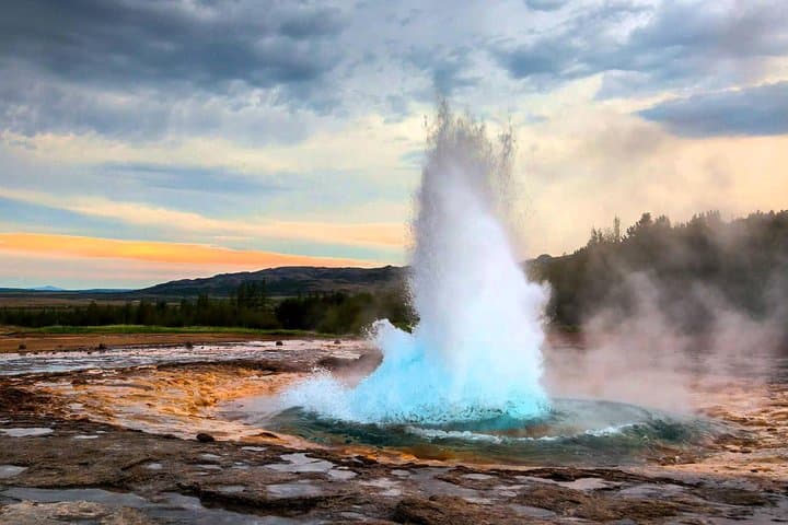 Golden Circle Private Tour from Reykjavík: Thingvellir, Geysir, Gullfoss & Kerid in a Luxury Mercedes