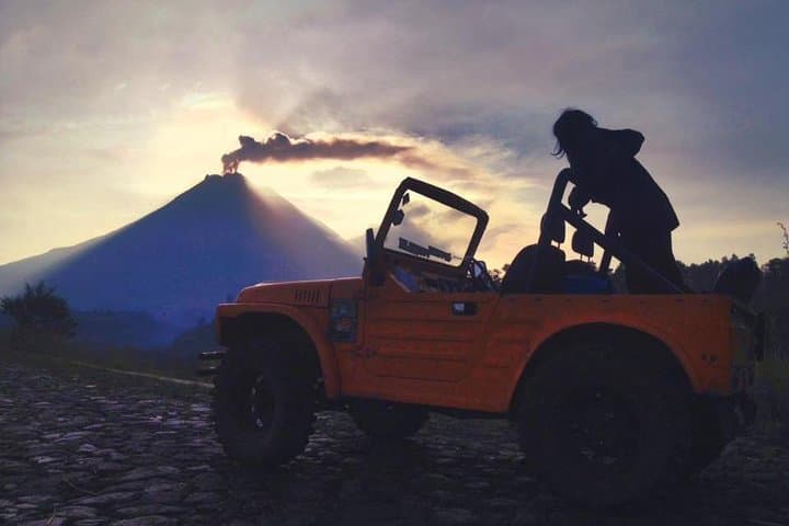 Borobudur Sunrise & Merapi Adventure: Cultural Tour from Yogyakarta