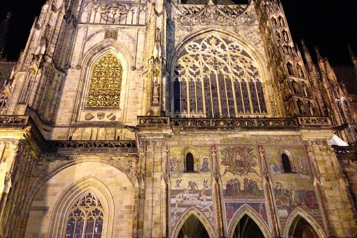 Private Prague Castle and Lobkowicz Palace Half-Day Tour — Mercedes Guided Visit photo 3