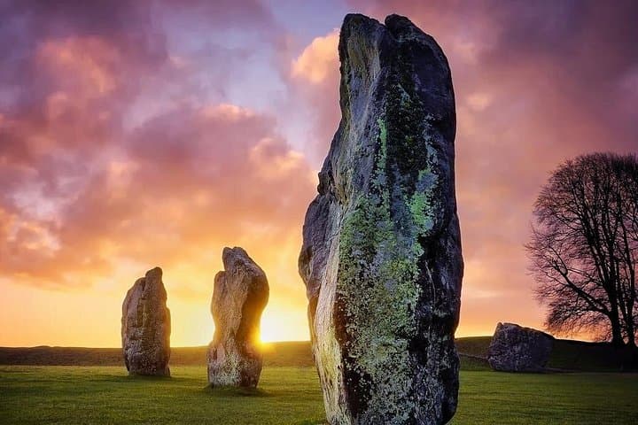 Private Luxury Sunrise Avebury and Stonehenge Guided Tour from London photo 1
