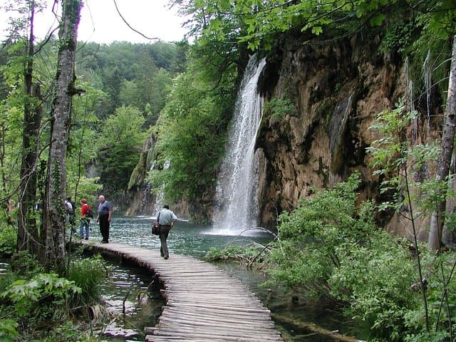 Plitvice Lakes Day Trip from Zadar — Guided Tour to Croatia’s Waterfall Lakes photo 6
