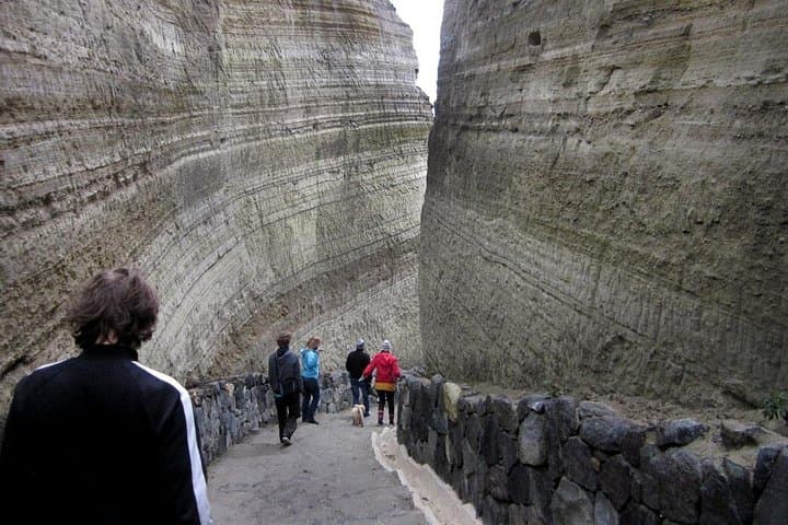 Quilotoa Crater Hike: Day Trip from Quito to the Turquoise Lagoon photo 4