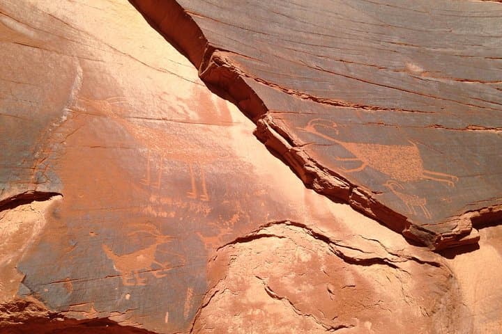 2.5-Hour Monument Valley Backcountry 4x4 Tour — Scenic & Cultural Drive photo 4