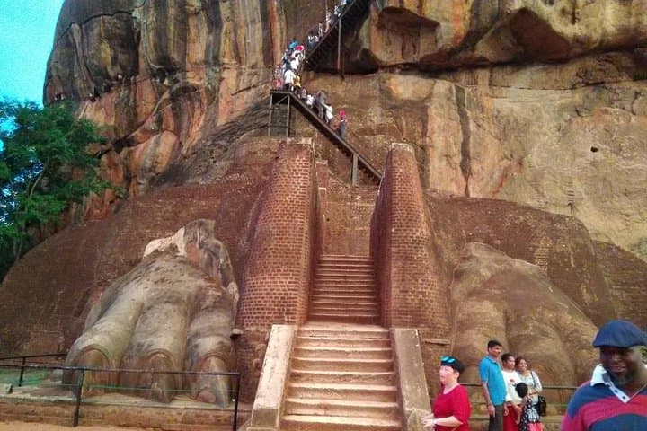 Climb Sigiriya and Explore Dambulla: Private Day Trip From Colombo