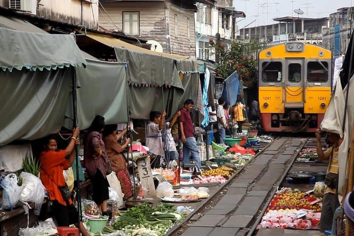 Maeklong Railway & Damnoen Saduak Floating Market Adventure from Bangkok photo 2