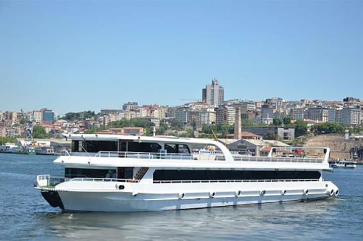 Evening Bosphorus Dinner Cruise: Istanbul Views, Live Music & Traditional Shows