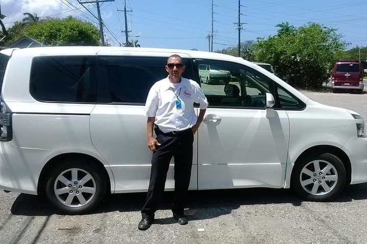 Ocho Rios Shuttle: Hotel Transfers to Dunn's River, Mystic Mountain & Beaches
